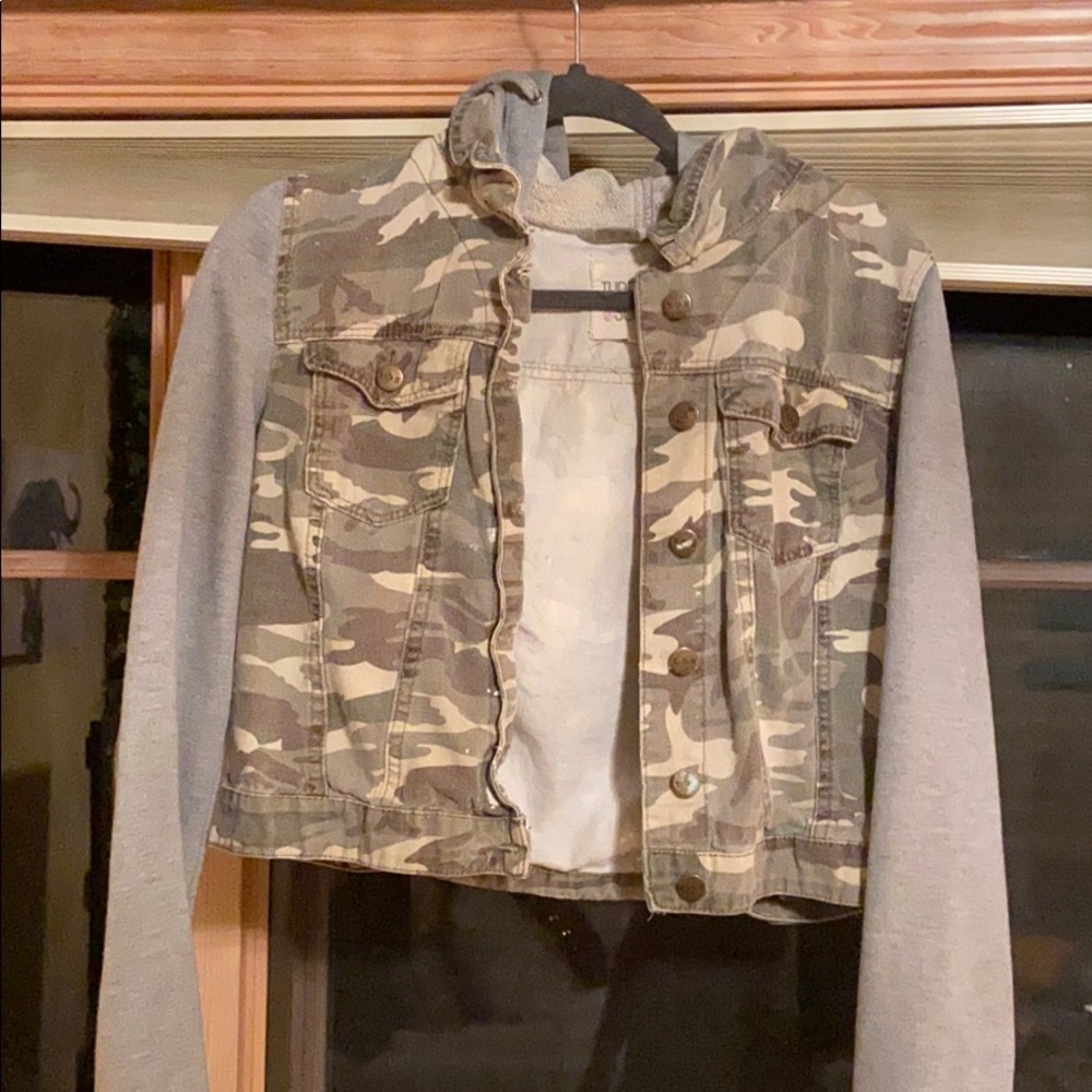 Grey+camo jacket🍎🍎